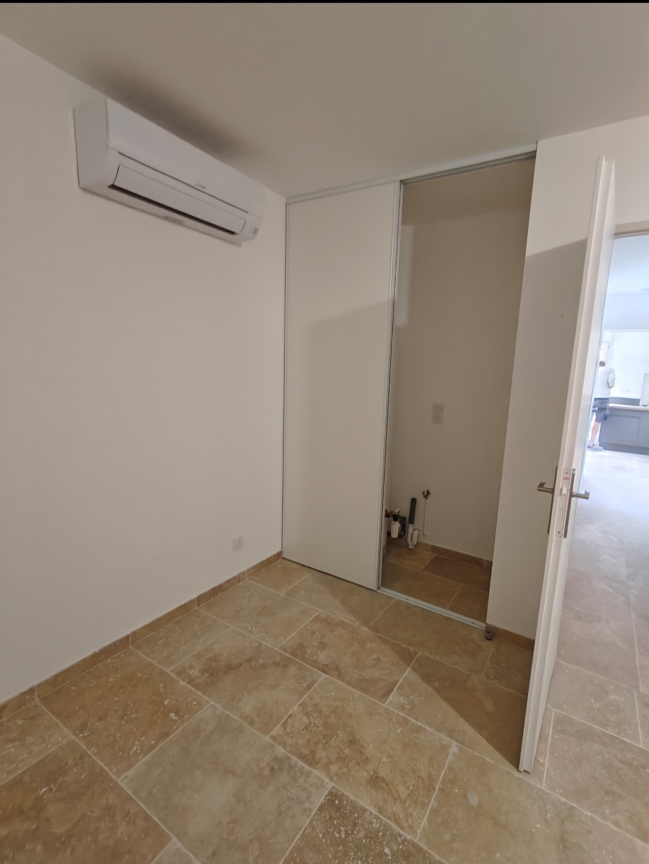 Salle de bain après rénovation - vue 2