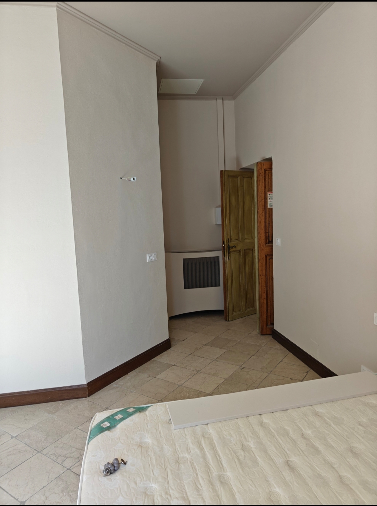 Pièce rénovée après travaux - vue 2